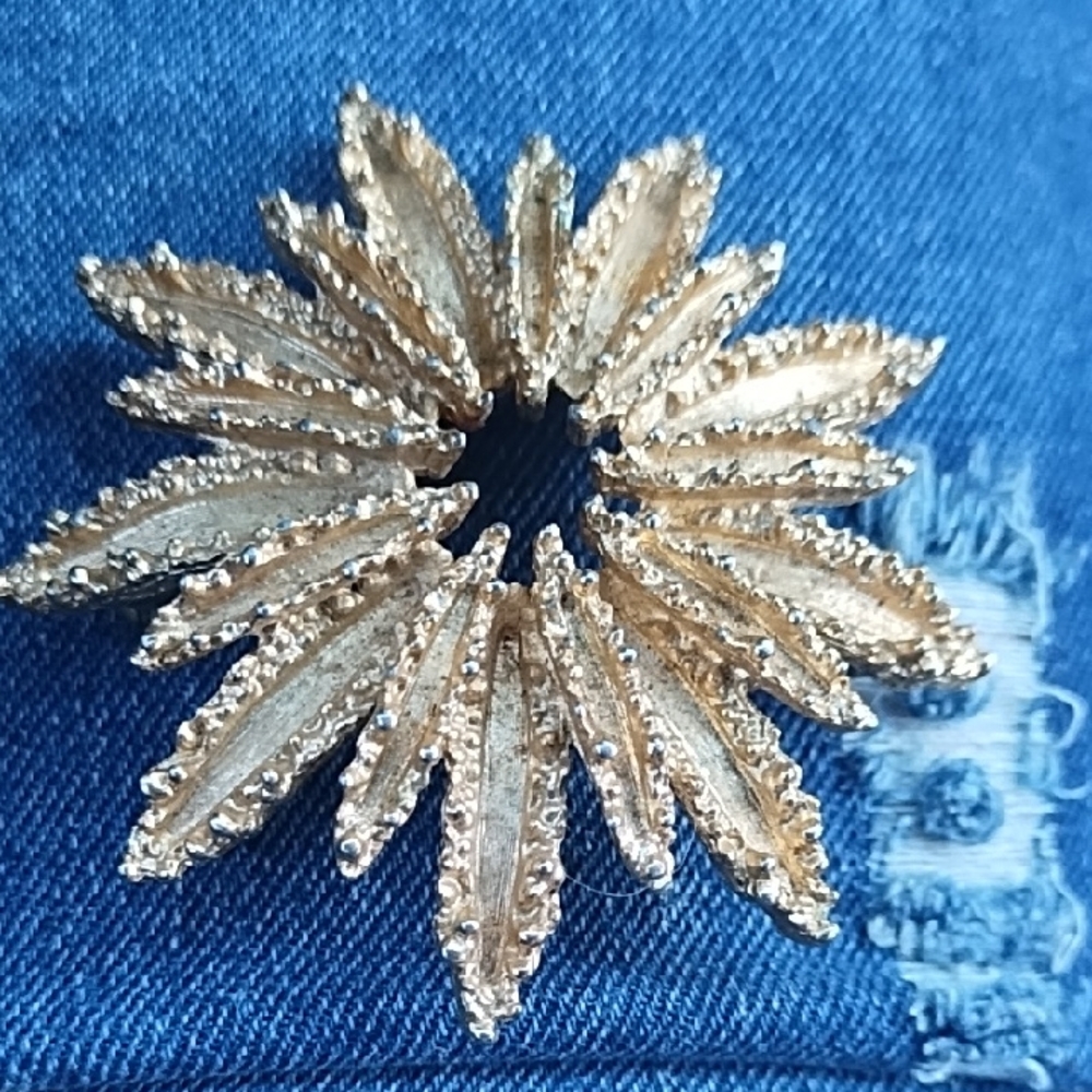 Vintage Avon Gold Floral Brooch